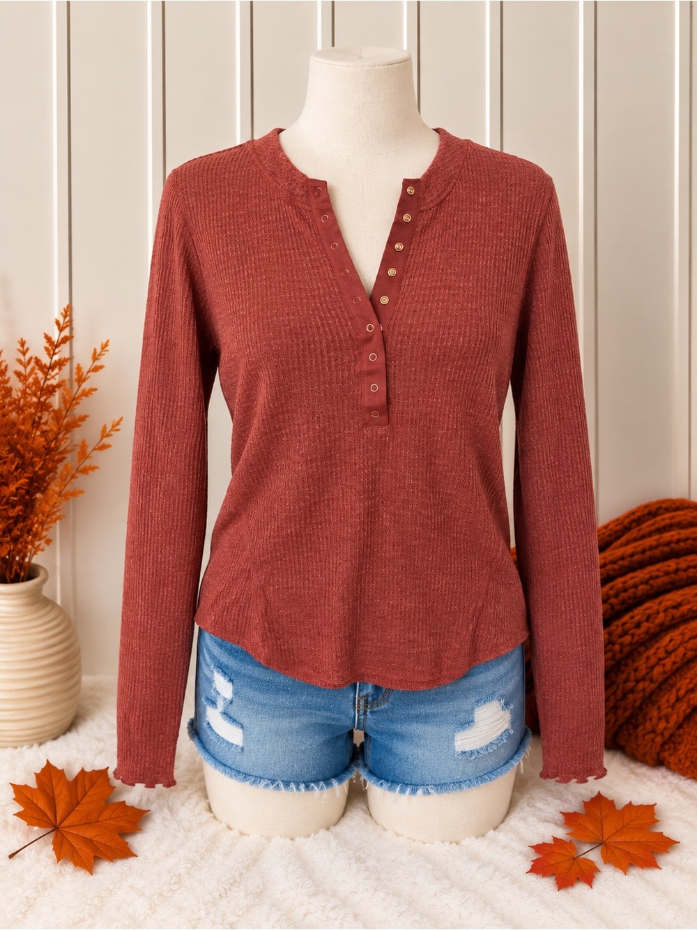 NWT. Women’s Ribbed Henley Top